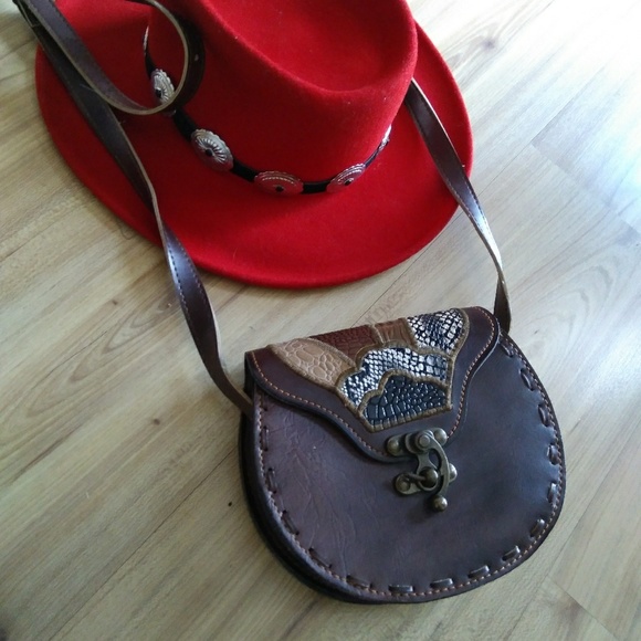 Vintage folksy leather crossbody - Picture 3 of 4